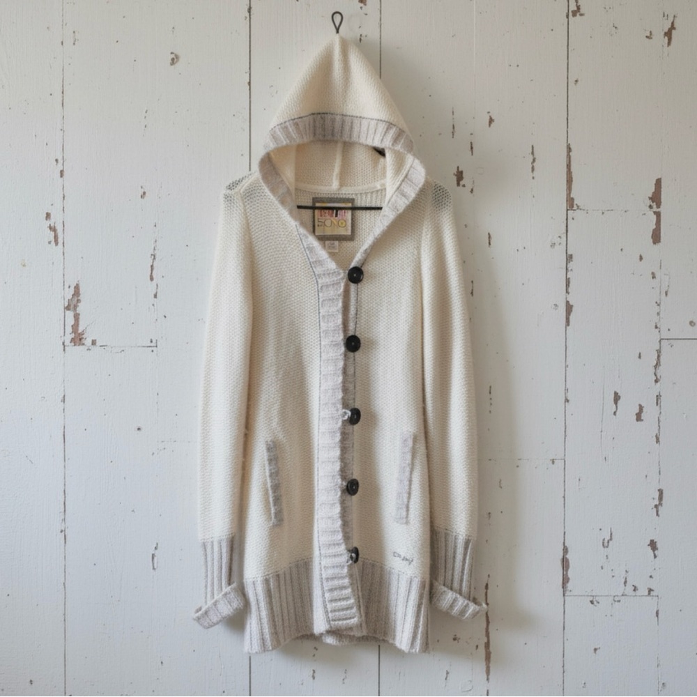 Bella Swan Breaking Dawn ALT Color Billabong Dharma Cardigan